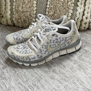 Nike Feee 5.0 grey/wht/creme cheetah size8